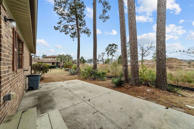 Building Photo - 305 Resort Dr