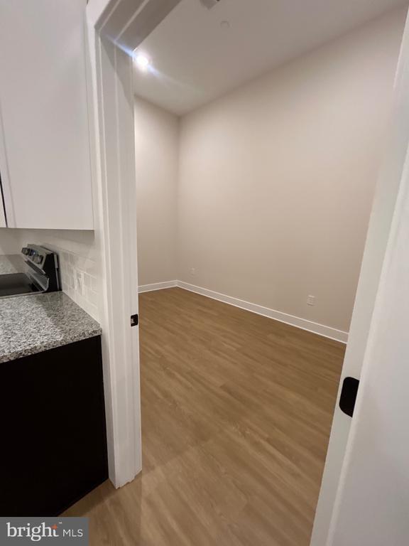 Building Photo - 624 Main St