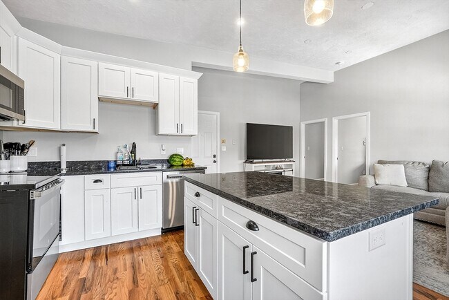 Building Photo - 217 Highland Ave