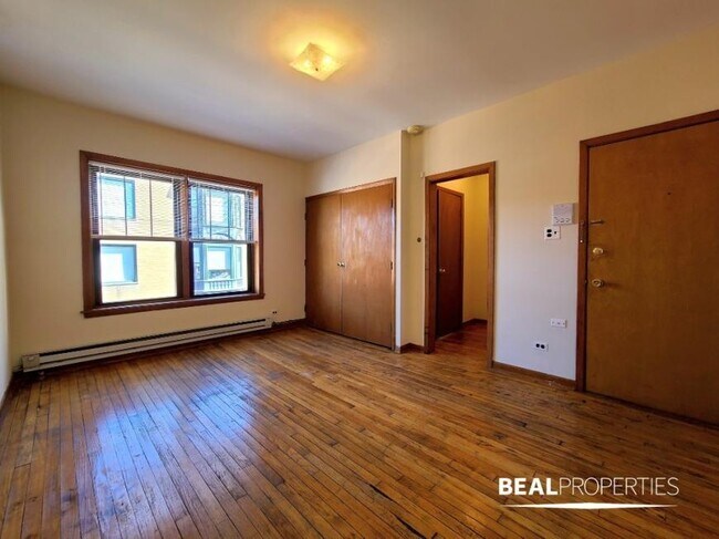 Building Photo - 0 bedroom in CHICAGO IL 60657