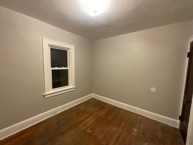 Building Photo - 10012 Greenview Ave