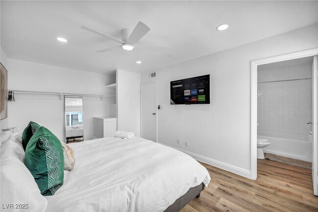 Building Photo - 1453 Santa Anita Dr