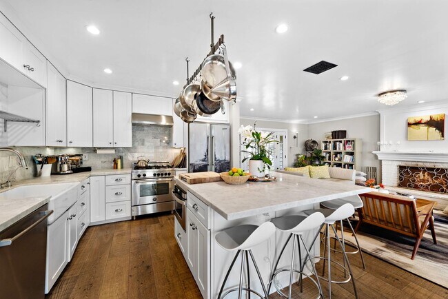 Building Photo - Mid-century modern meets industrial chic i...