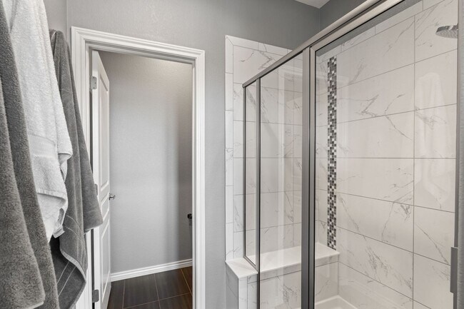 Building Photo - Modern Comfort Meets Mountain Convenience ...