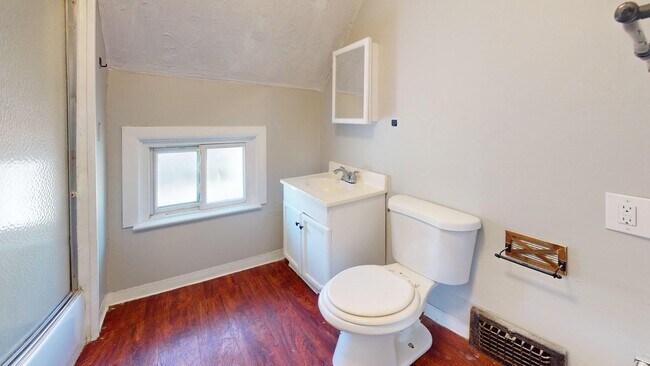 Building Photo - Clark / Fulton Area - 3 Bedrooms - 1 Bath - Single Family Home