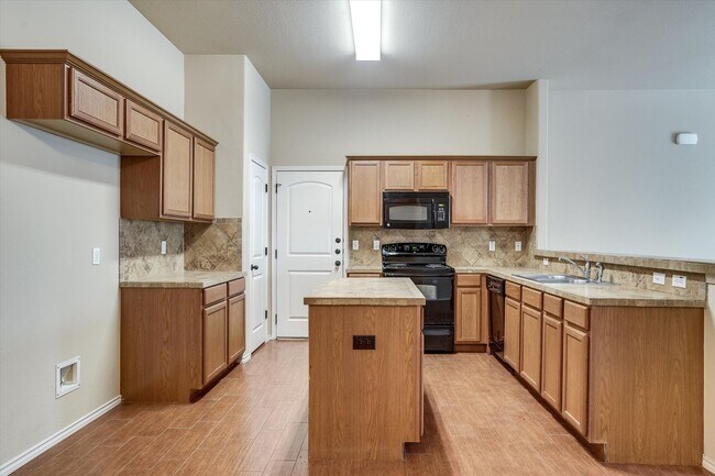 Building Photo - Beautiful 3 Bedroom Townhome Located in Georgetown, TX!