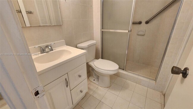 Building Photo - 1301 NE Miami Gardens Dr