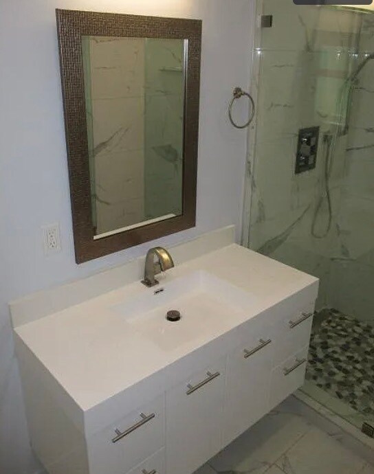 Building Photo - 6848 Encino Ave