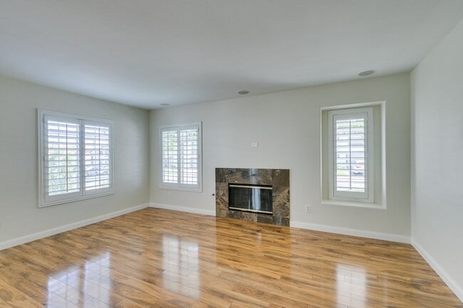 Building Photo - Coming Soon!! 3 Bedroom 2.5 Bathroom Townh...