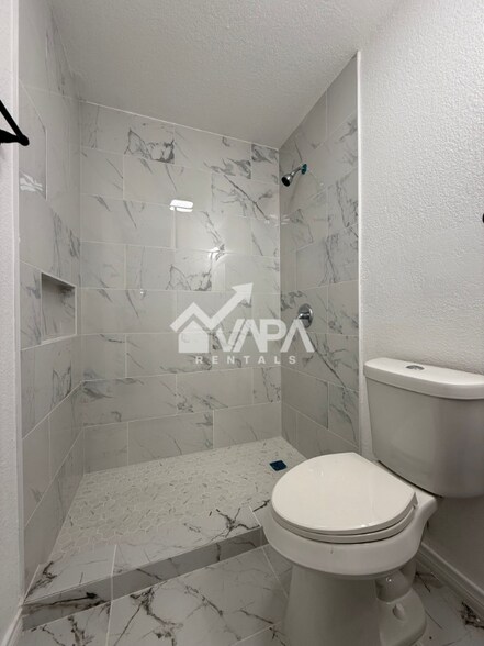 Building Photo - 5014 Benham Dr