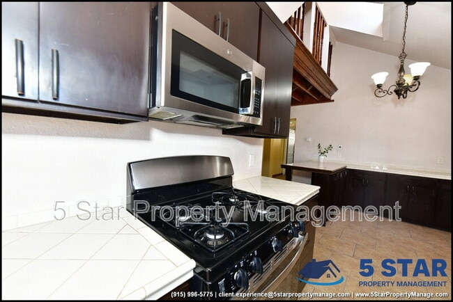 Building Photo - 908 Bolivia St