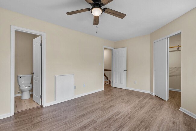 Building Photo - Charming 3-Bedroom Townhome in Virginia Beach.