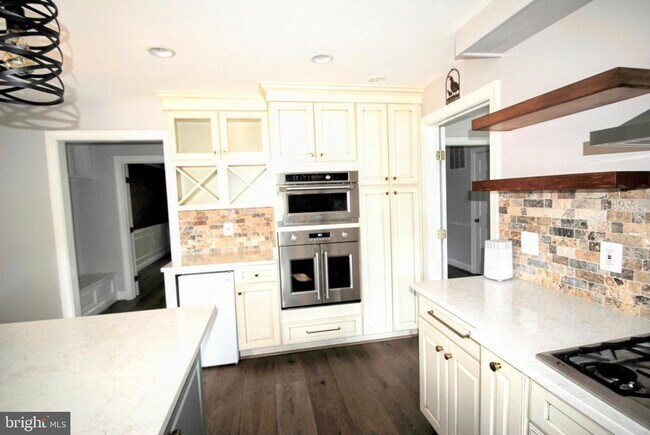 Building Photo - 1506 Chain Bridge Ct