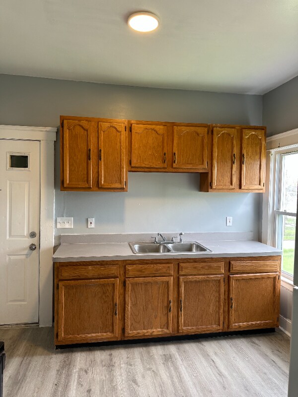 Building Photo - 1338 Lakeview Rd