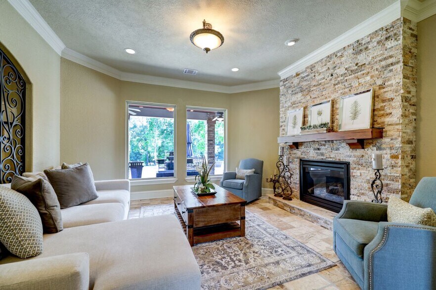 Building Photo - 4434 Chateau Creek Way