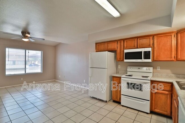 Building Photo - 6144 E Glencove St