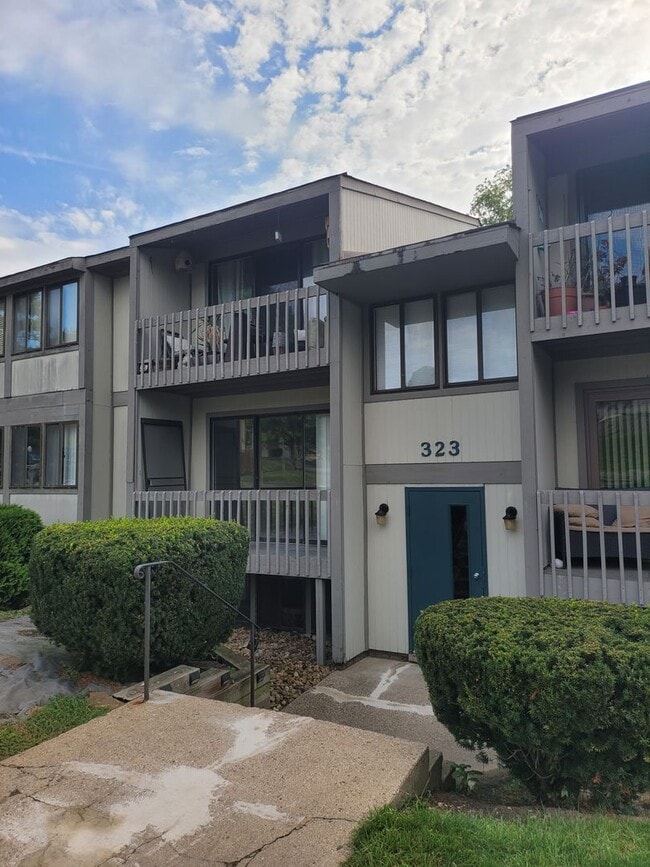 Primary Photo - 2 Bedroom Condo in Hunting Ridge