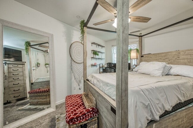 Building Photo - Stunning Clovis Home!