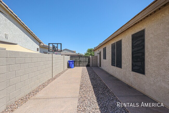 Building Photo - 3173 E Canyon Way