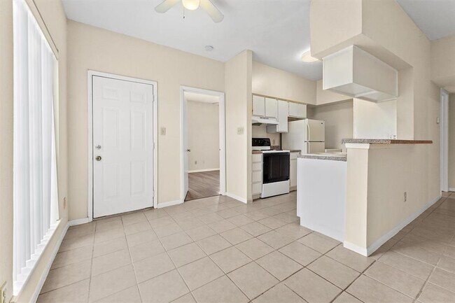 Building Photo - 2626 Holly Hall St