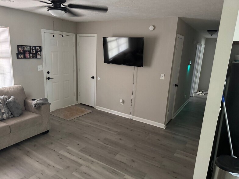 Building Photo - 95 Grove Creek Dr