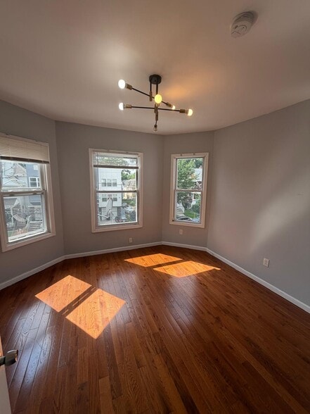 Building Photo - 886 S 17th St
