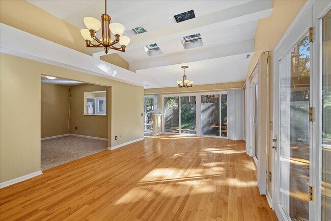 Building Photo - 1102 Mourning Dove Dr