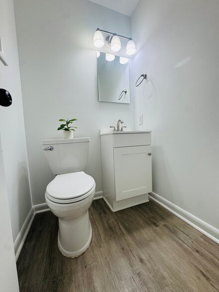 Building Photo - 1216 W Leigh St