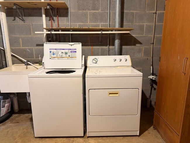 Building Photo - East AVL - Ready now! Big Basement!