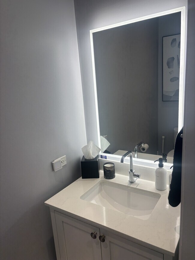 Building Photo - 854 N Ogden Ave