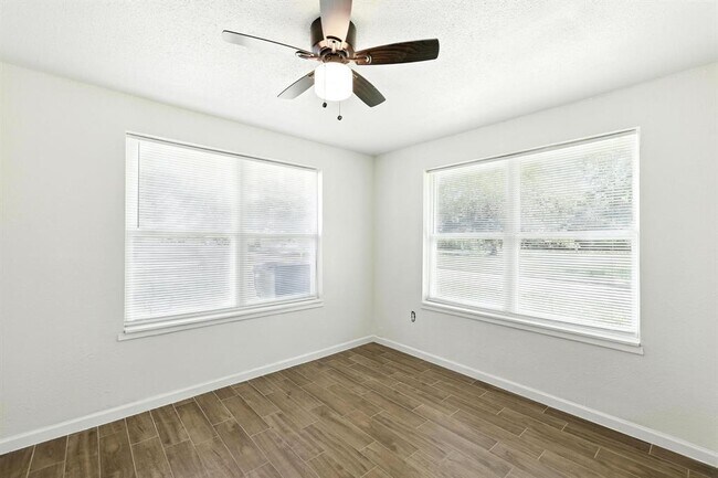 Building Photo - 716 Hargest St