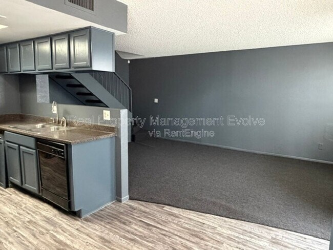 Building Photo - 2689 W Ocotillo Rd