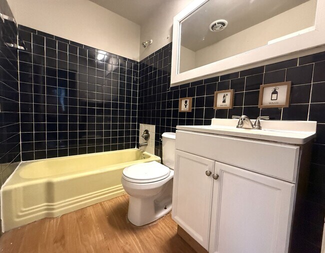 Building Photo - Florissant ready for move in - 3 Bed 1-1/2 Bath with Partially Finished Basement