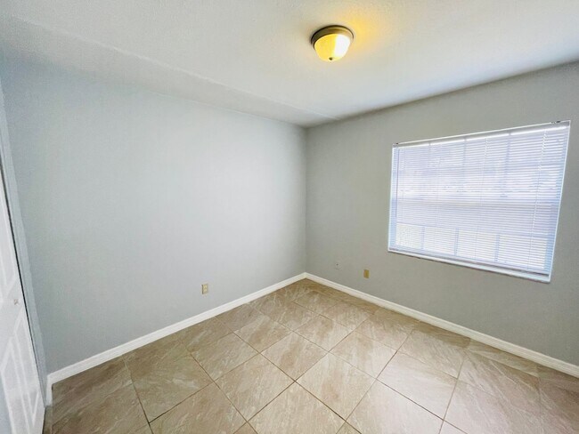Building Photo - Charming 3 Bedroom, 2 Bathroom Home in Orlando! Only 20 Minutes from Disney World!! Ready For mov...