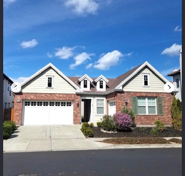 Building Photo - 2154 Lusitano St