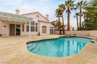 Building Photo - 2412 Shady Vista Dr