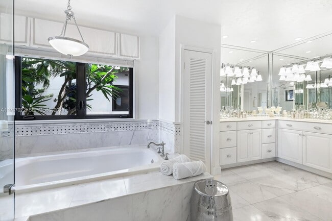 Building Photo - 56 S Hibiscus Dr