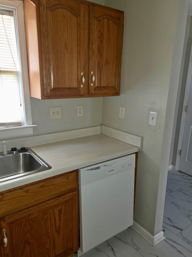 Building Photo - 716 King Springs Rd