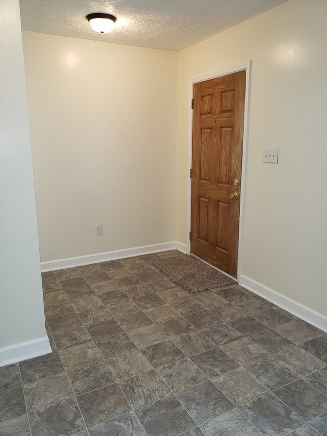 Building Photo - 95 Dumot Ct