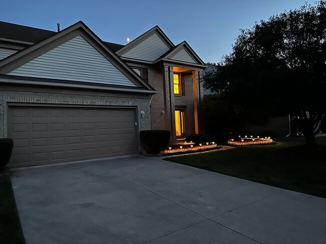 Building Photo - 45071 Lothrop Ct