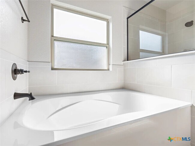 Building Photo - 602 Dred Roger Circle