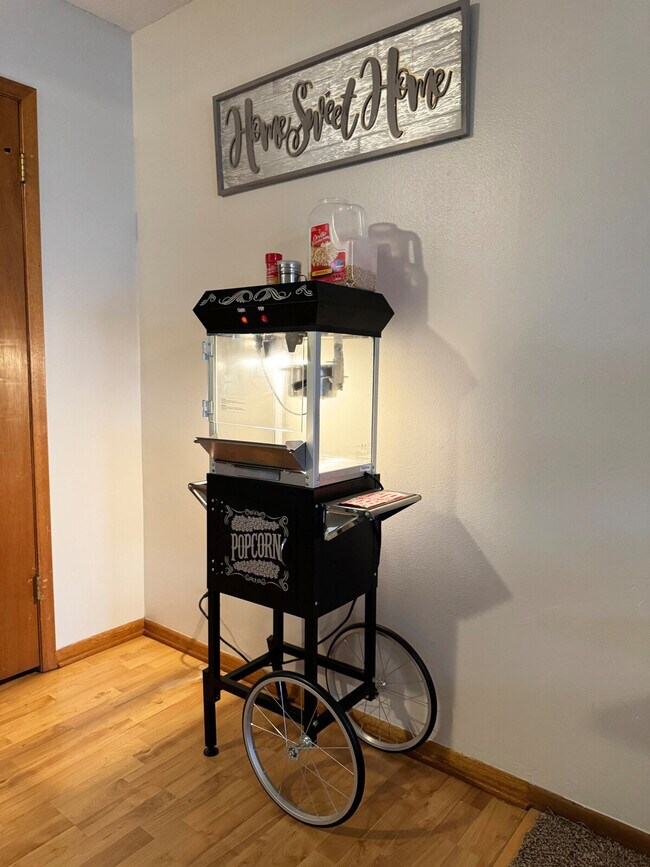 Building Photo - 202 NW Sharmin Dr