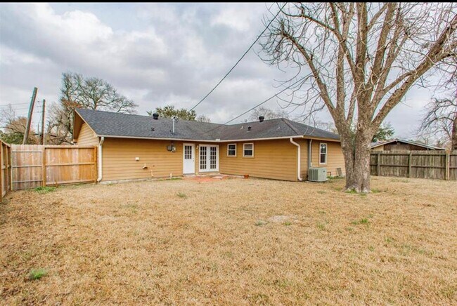 Building Photo - 3410 Truxton Dr