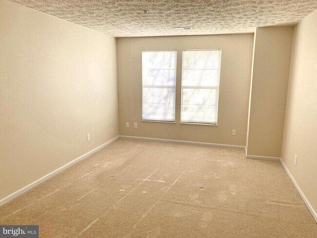 Building Photo - 2450 Apple Blossom Ln