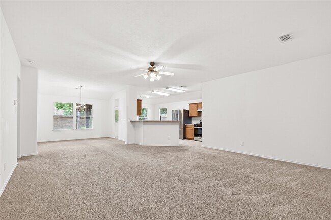 Building Photo - 10 Druids Glen Pl