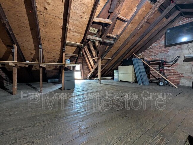 Building Photo - 304 1/2 W Martin St