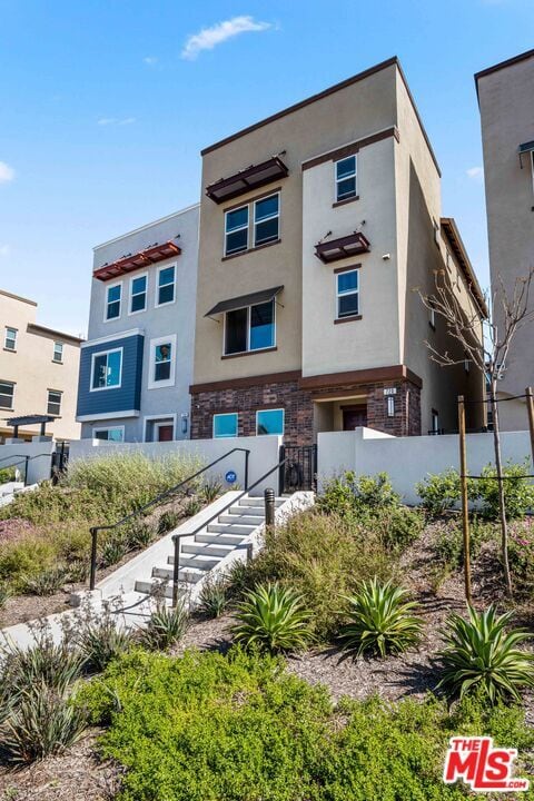 Building Photo - 720 Grace Ave