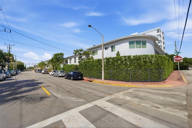 Building Photo - 318 NE 80th St