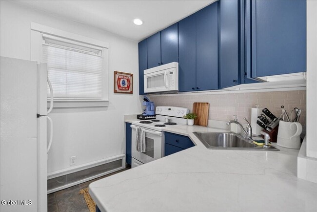 Building Photo - 5 Van Dorn St