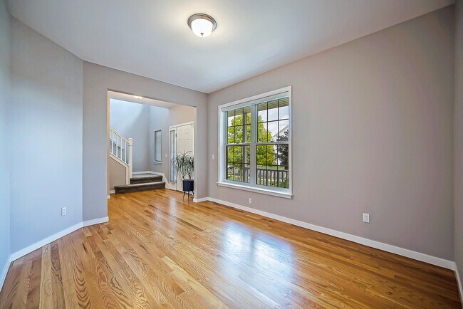 Building Photo - 348 Sedgewood Ln